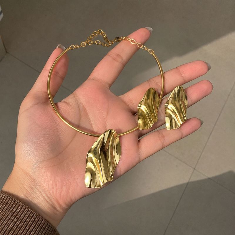 Gold Tone Abstract Leaf Choker Necklace &amp; Earrings