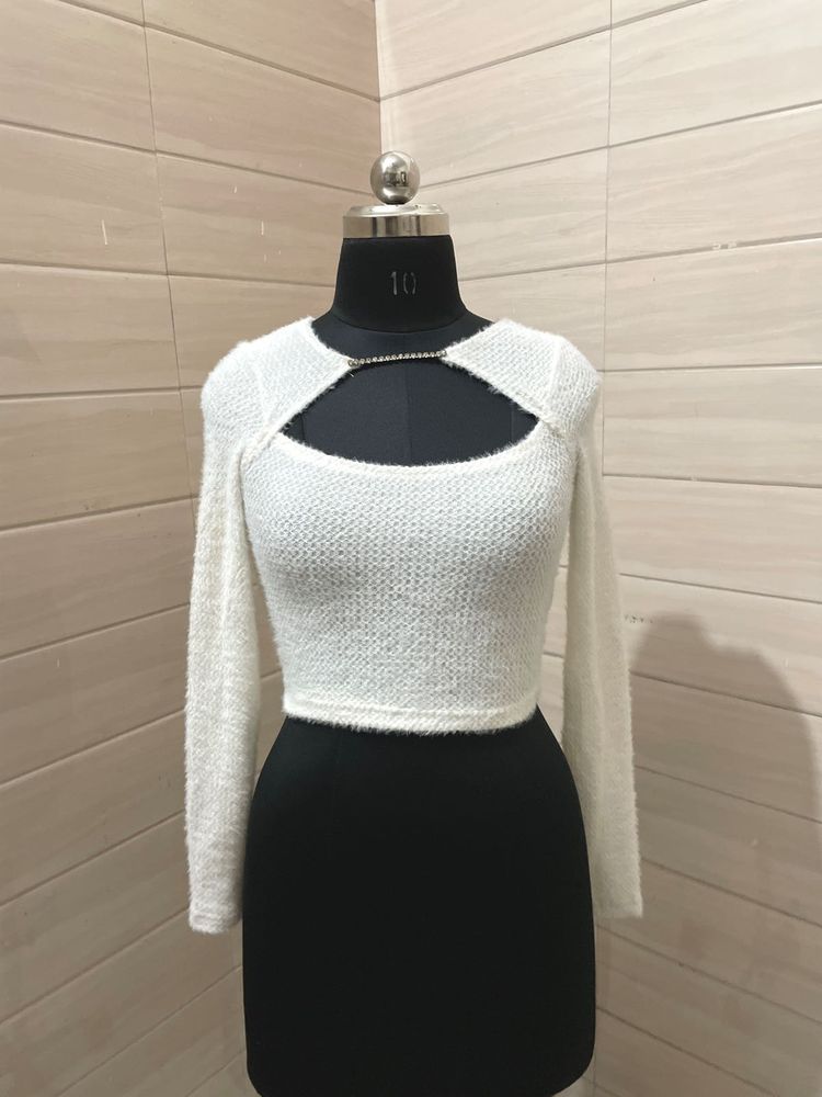 Pintresty 🌸White Fuzzy Cutout Crop Top