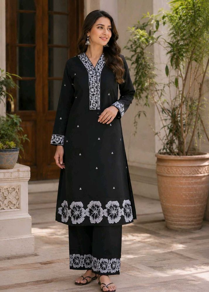 Black &amp; White Embroidery - 2 Piece Set