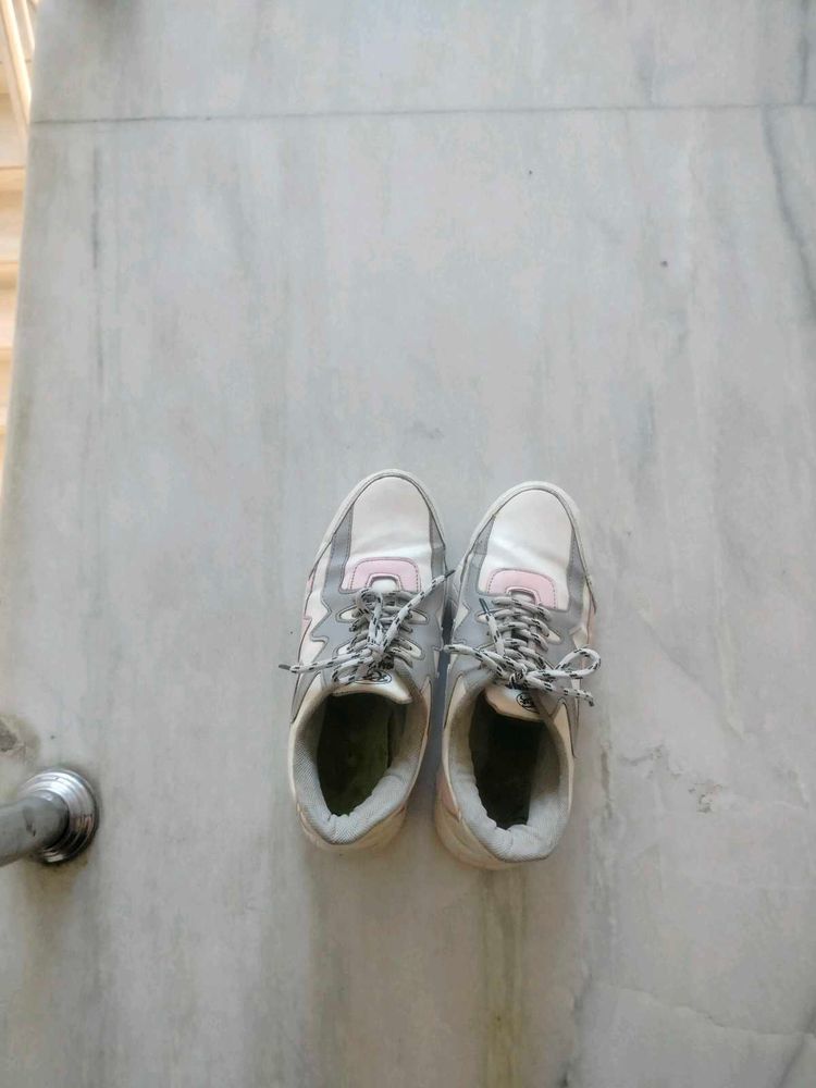 Stylish Sneakers - Comfortable &amp; Trendy
