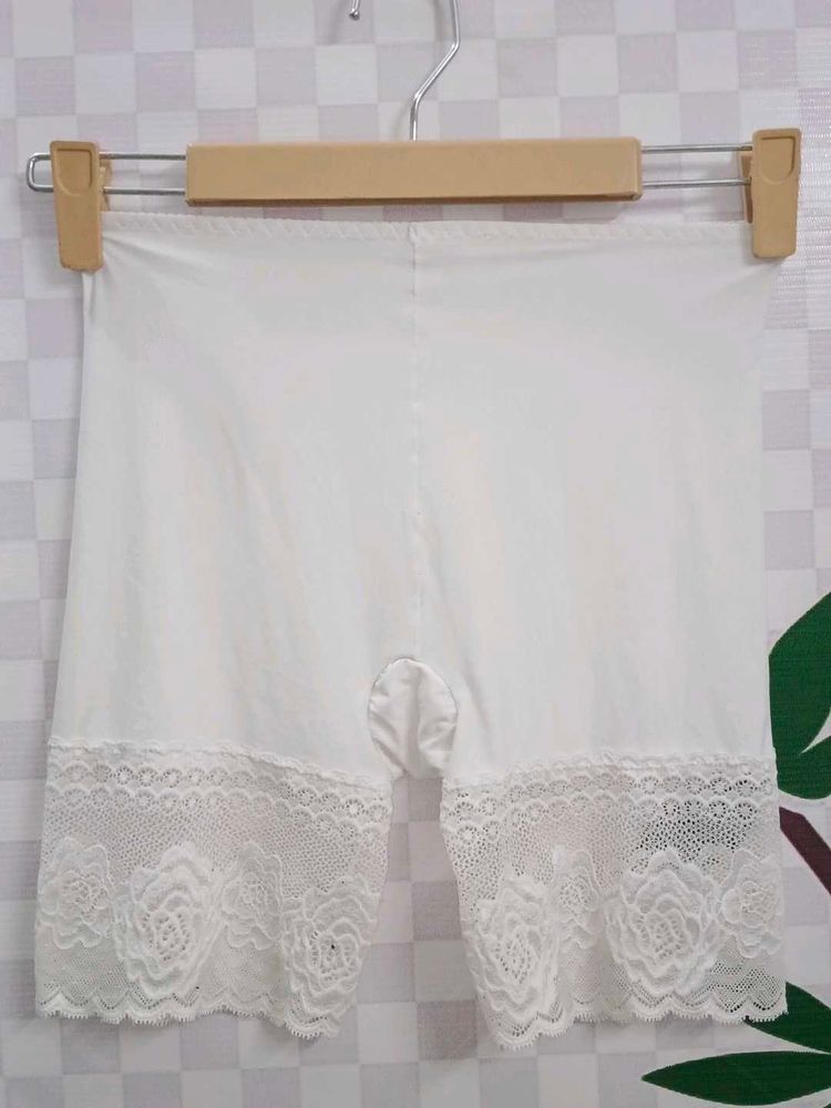 (1300)White Lace Trimmed Bloomers