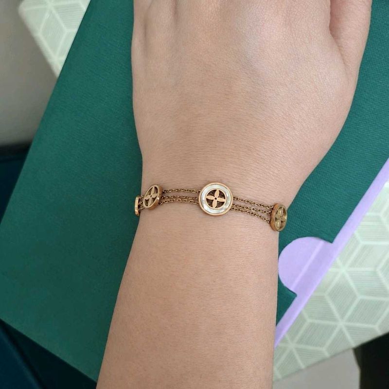 Elegant Gold Bracelet with Charm
