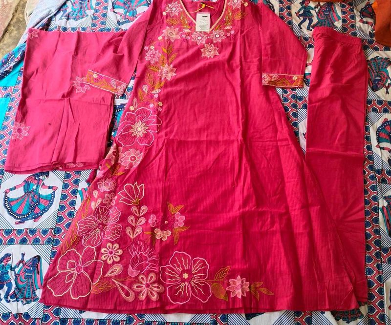 Beautiful Pink Embroidered Kurta Set