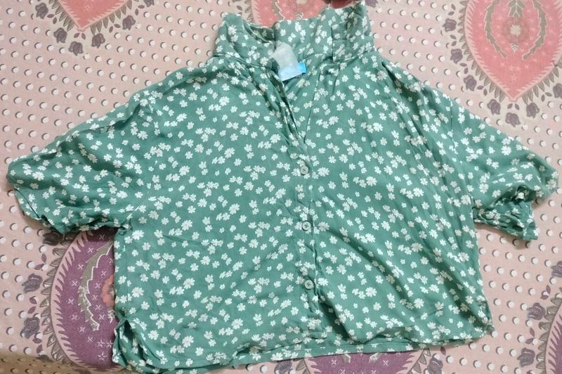 Green Floral Print Button-Up Top