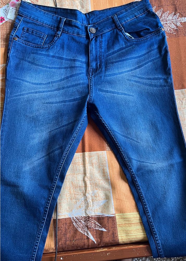 Zush Strechable Jeans - size 38. Unused