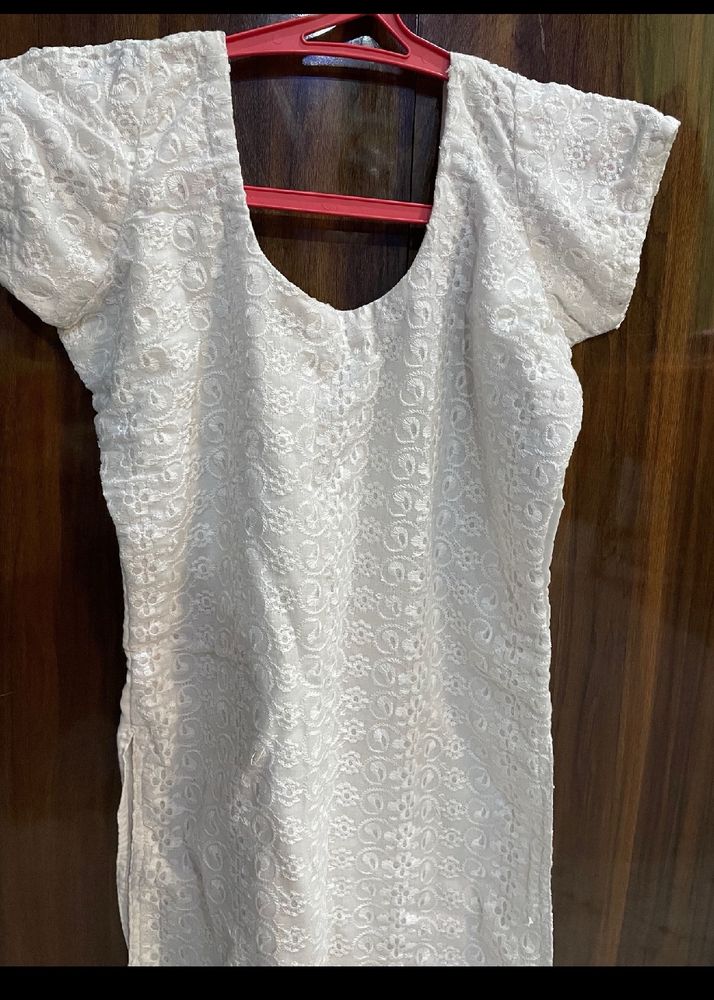 Chikankari Kurthi Best For Holi