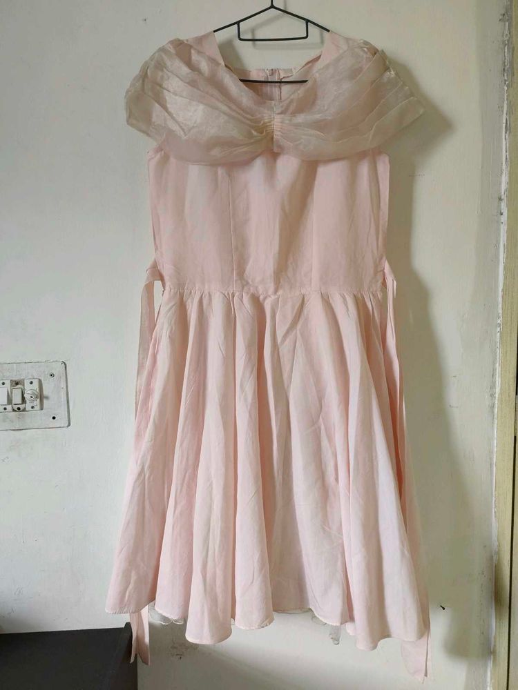 Chic Pink Dress with Bow Detail