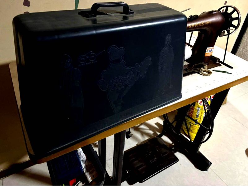 double- needle sewing machine
