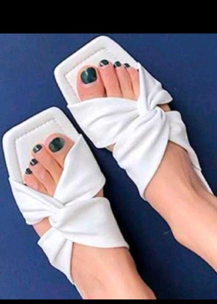 Chic White Twisted Strap Sandals