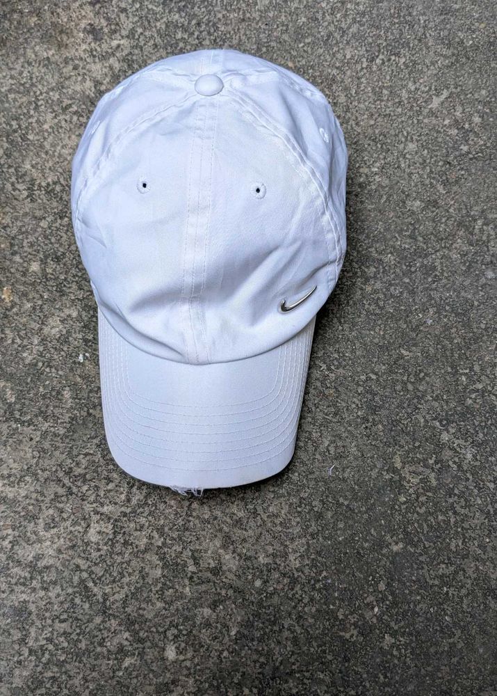 Nike White Baseball Cap 🧢