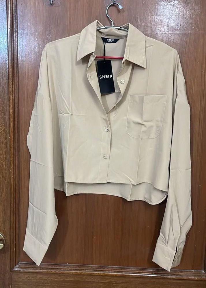 Chic Beige Cropped Shirt with Pocket Detail