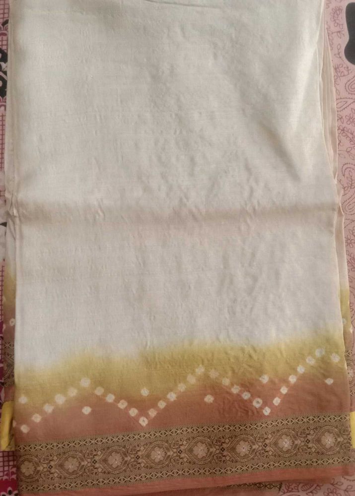 Elegant Off-White Saree with Bandhani Print