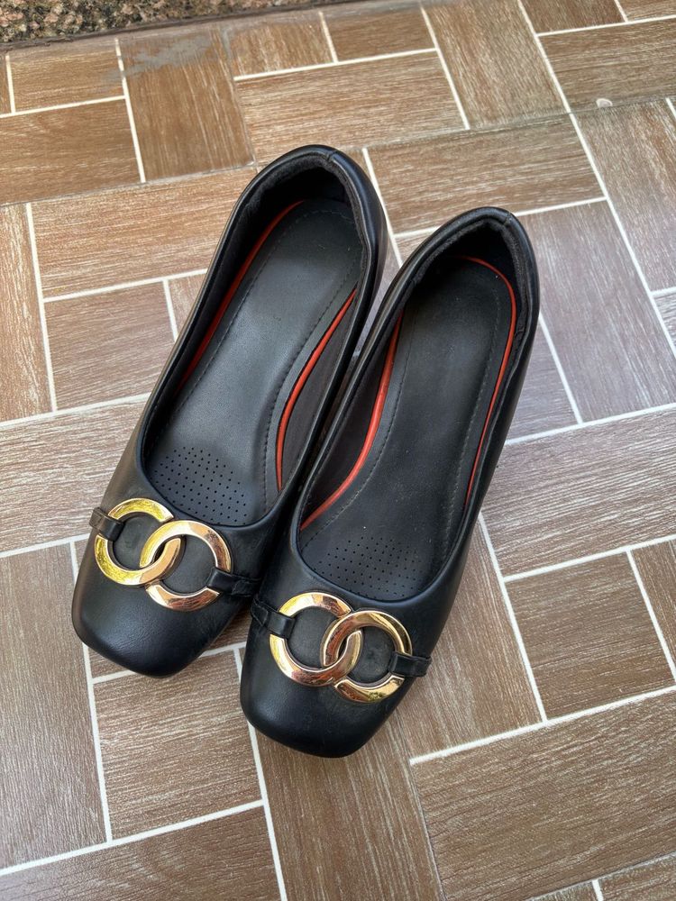 Classic Black Ballerinas with Gold Accent