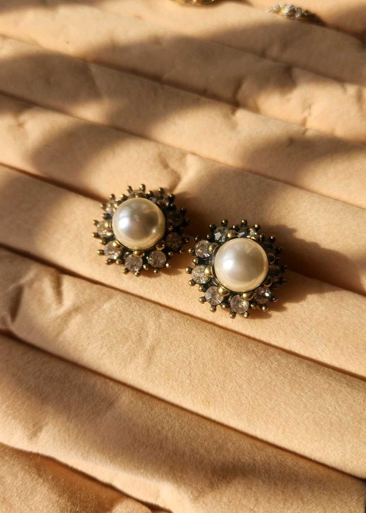 vintage pearl stud earrings