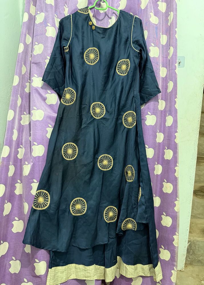 Elegant Navy Kurta with Gold Embellishments