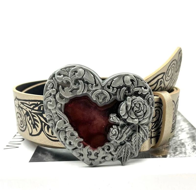 SAVANA Aesthetic Vampire Heart Belt