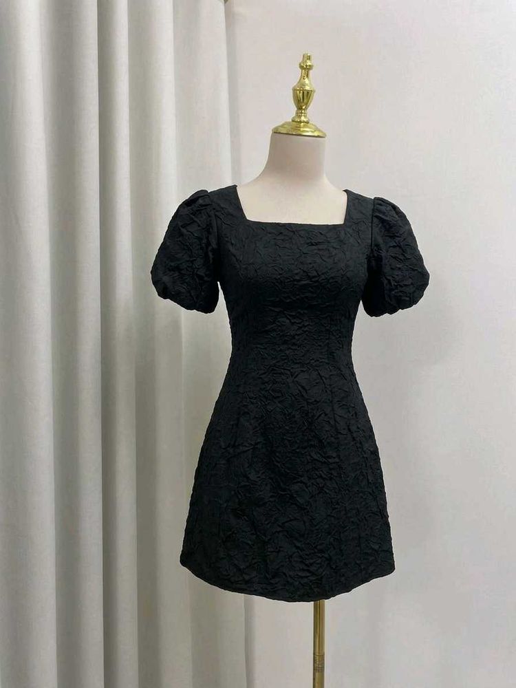🖤🎀 Chic Black Puff-Sleeve Mini Dress 🎀🖤