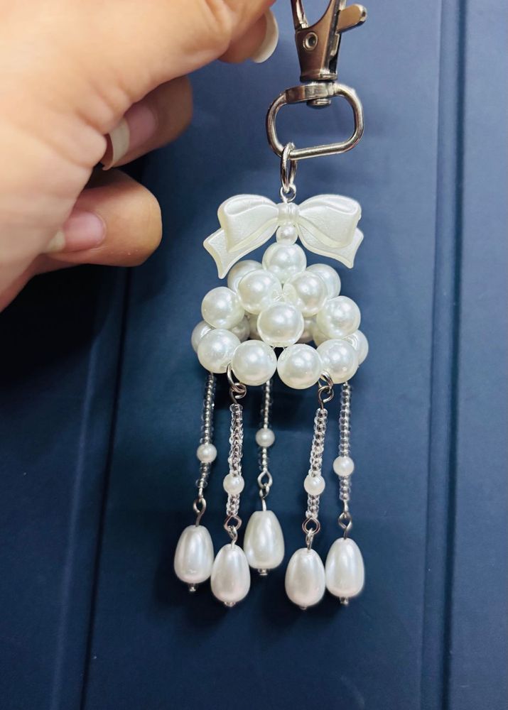 Pearl Bow cloud Keychain