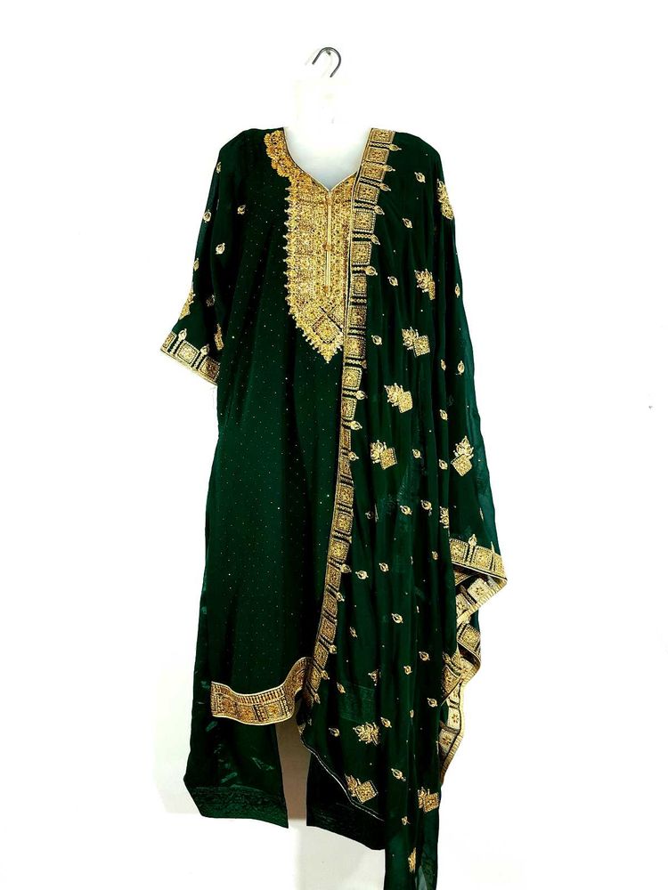 Elegant Emerald Green &amp; Gold Embroidered Indian Su