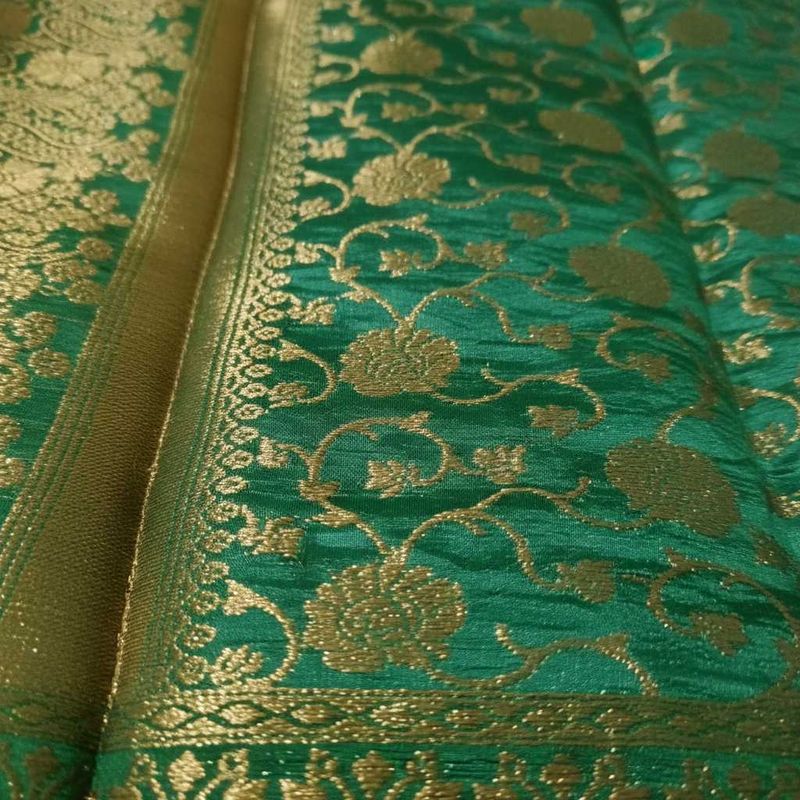 Exquisite Emerald Green Silk duppata with Gold Zar