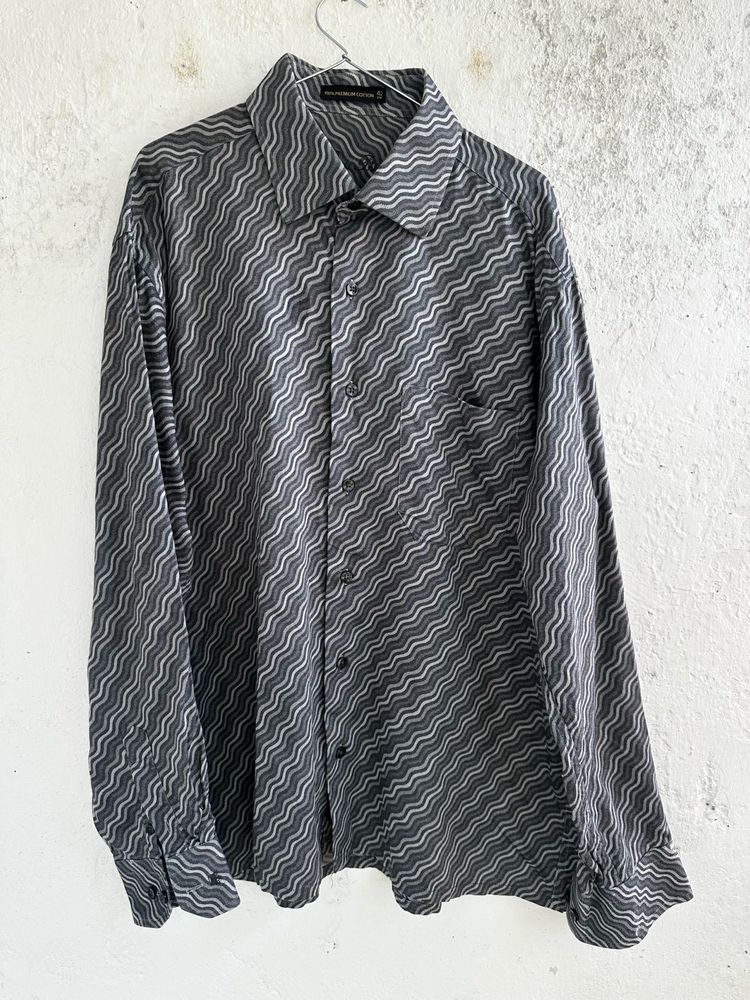 Stylish Men's Patterned Button-Up Shirt