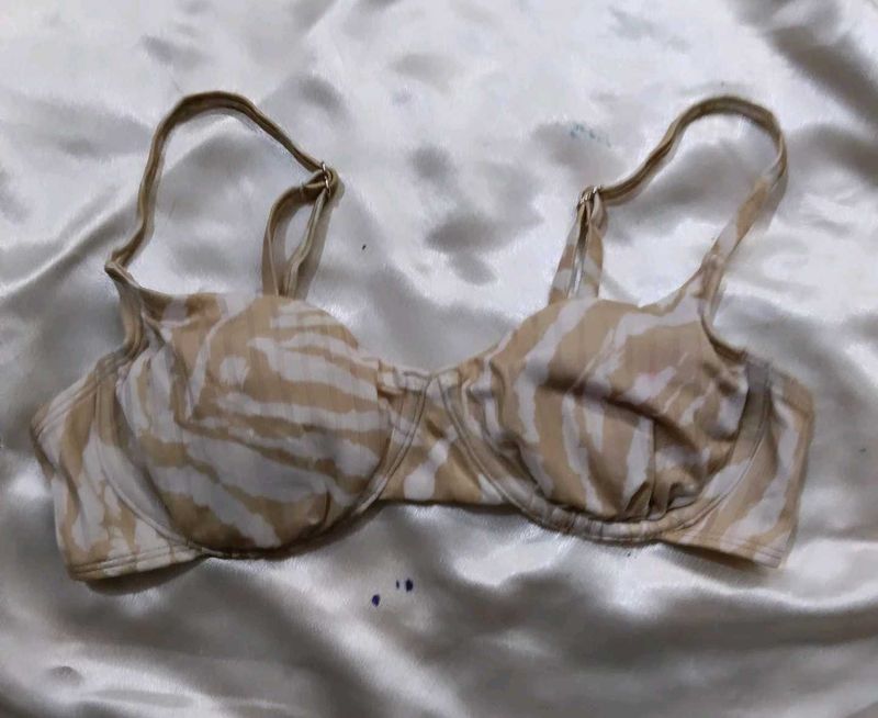 Stylish Bikini Top with Animal Print
