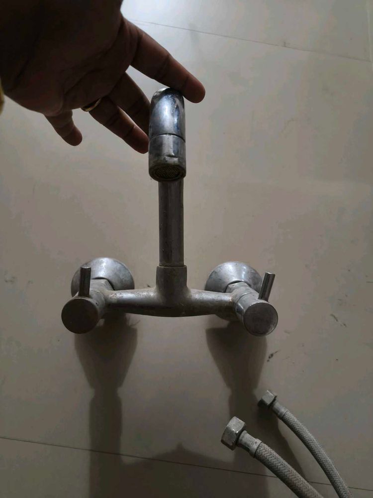 Mixer Tap with Shower Hose nd washbasin tab