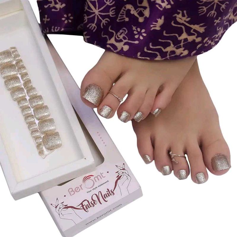 Sparkling Gold Glitter Toe Nails