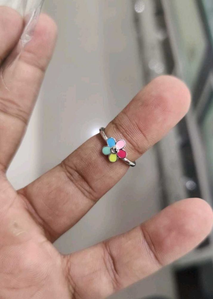 92.5 Sterling Silver Ring Wth Hallmark