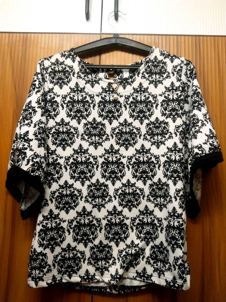 Elegant Black &amp; White Patterned Top