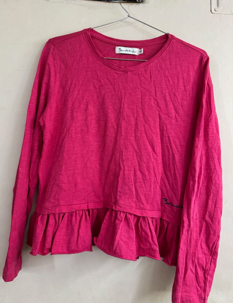 pink top