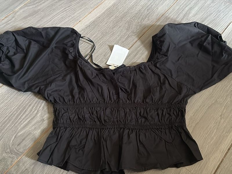Chic Black Puff Sleeve Smocked Top