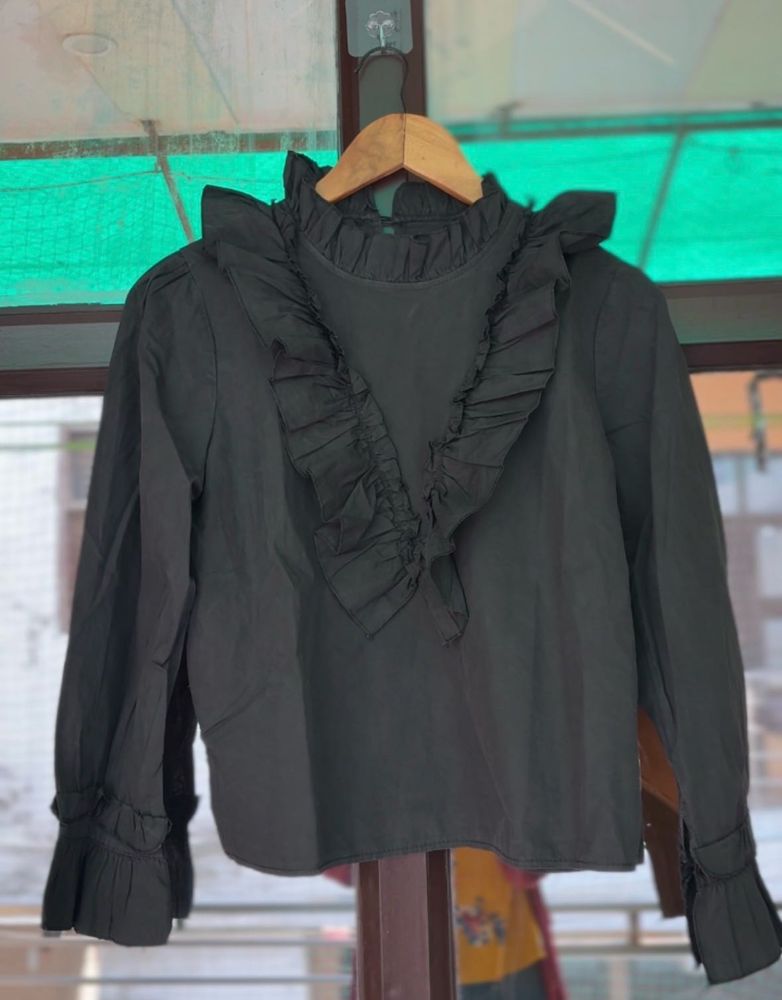 Chic Black Ruffled Top