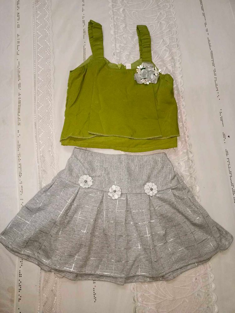 Girls' Green Top &amp; Skirt Set