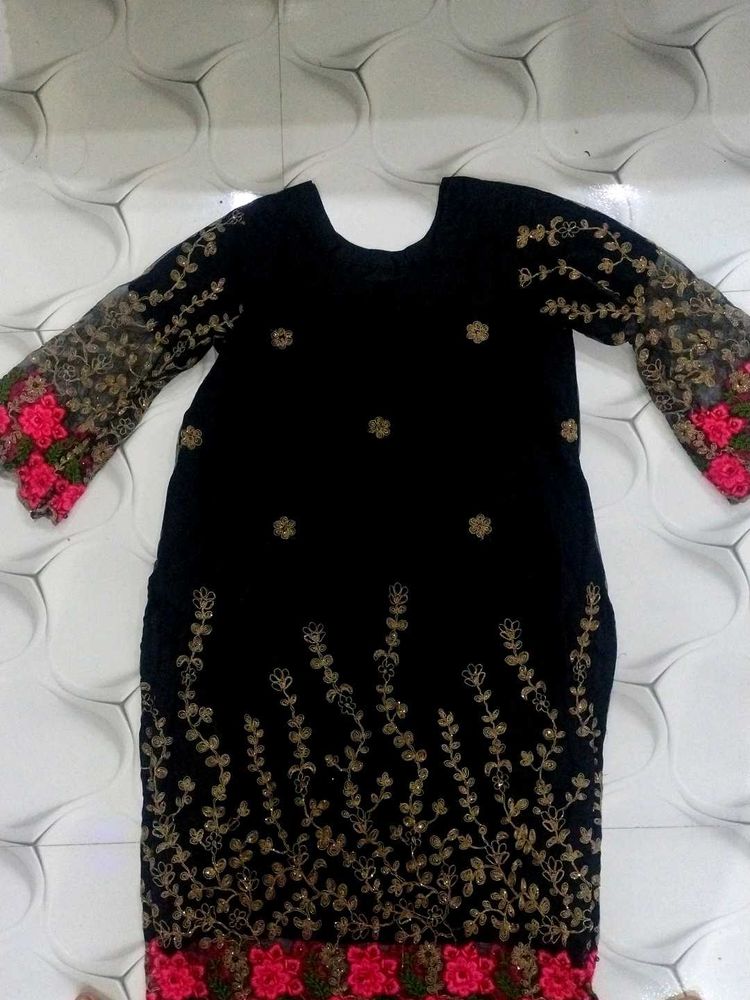 Elegant Black Embroidered Kurta