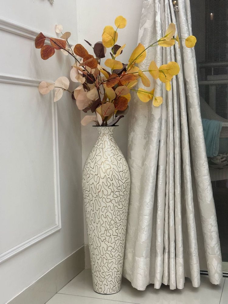 Elegant Decorative Floor Vase – White &amp; Gold Abstr