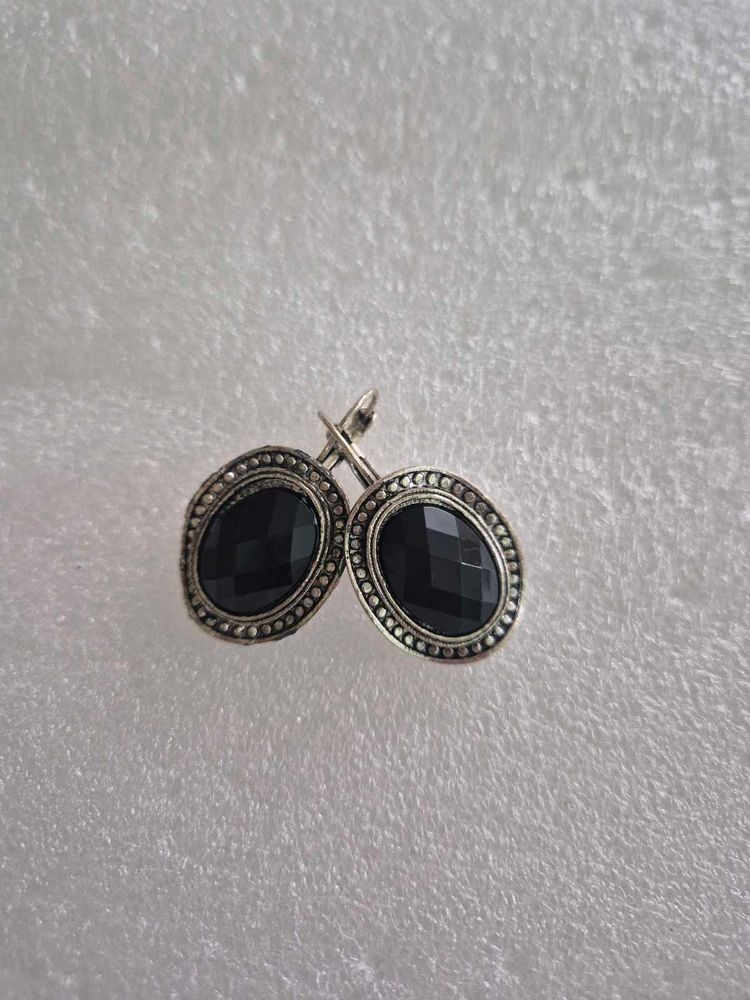 Elegant Black Oval Gemstone Earrings