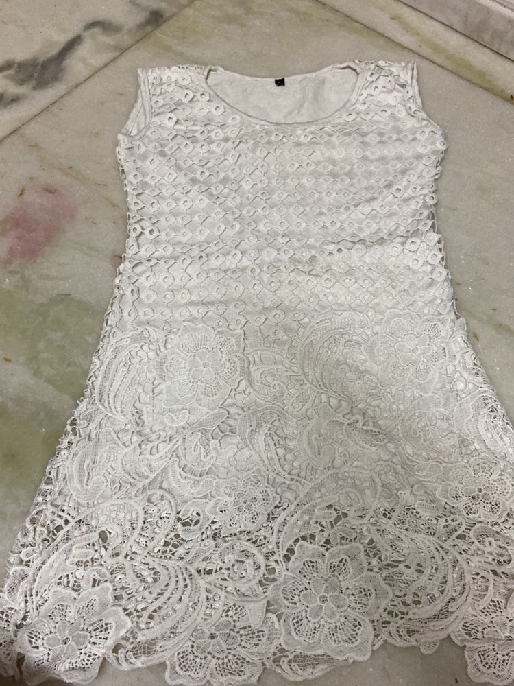 WHITE NETTED TOP