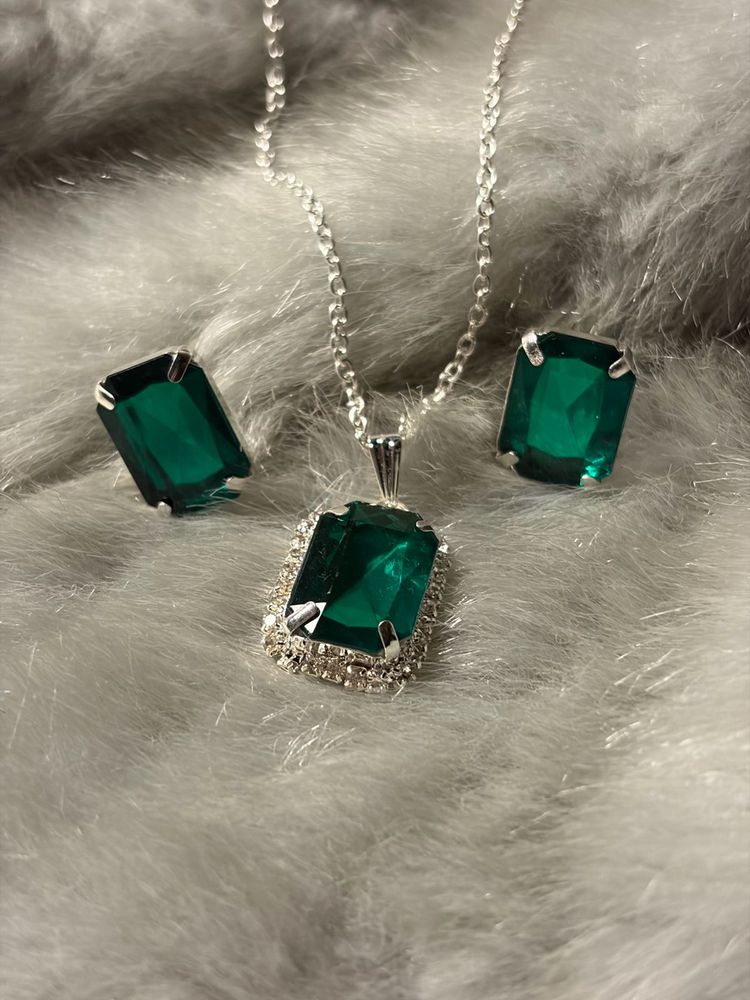 Emerald Green Gemstone Necklace &amp; Earrings Set