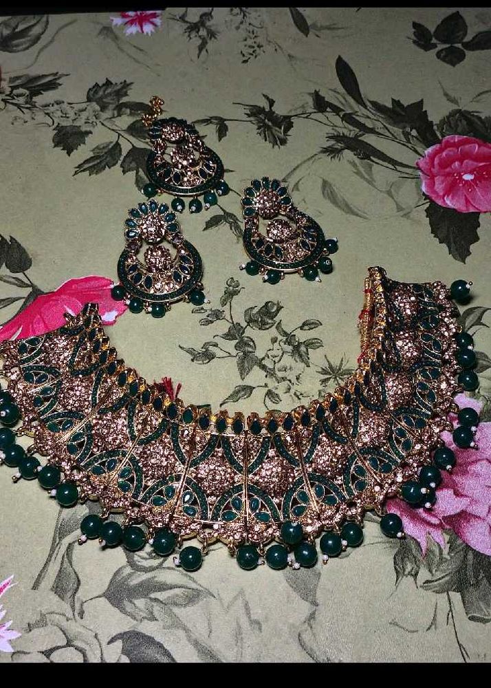 Stunning Emerald &amp; Gold Necklace Set