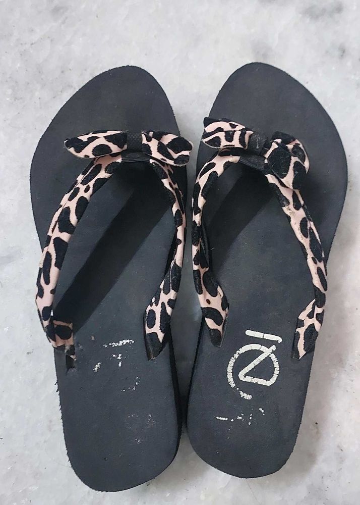 Leopard Print Flip-Flop Sandals