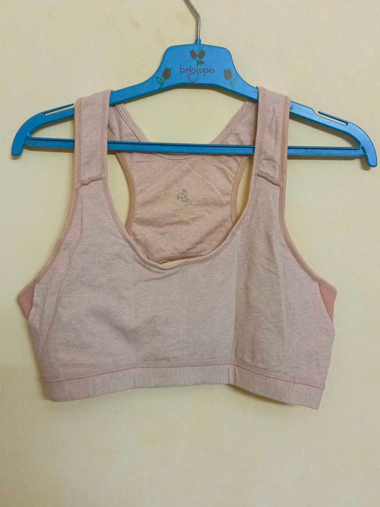 Comfortable Sports Bra with removable spongy cups
