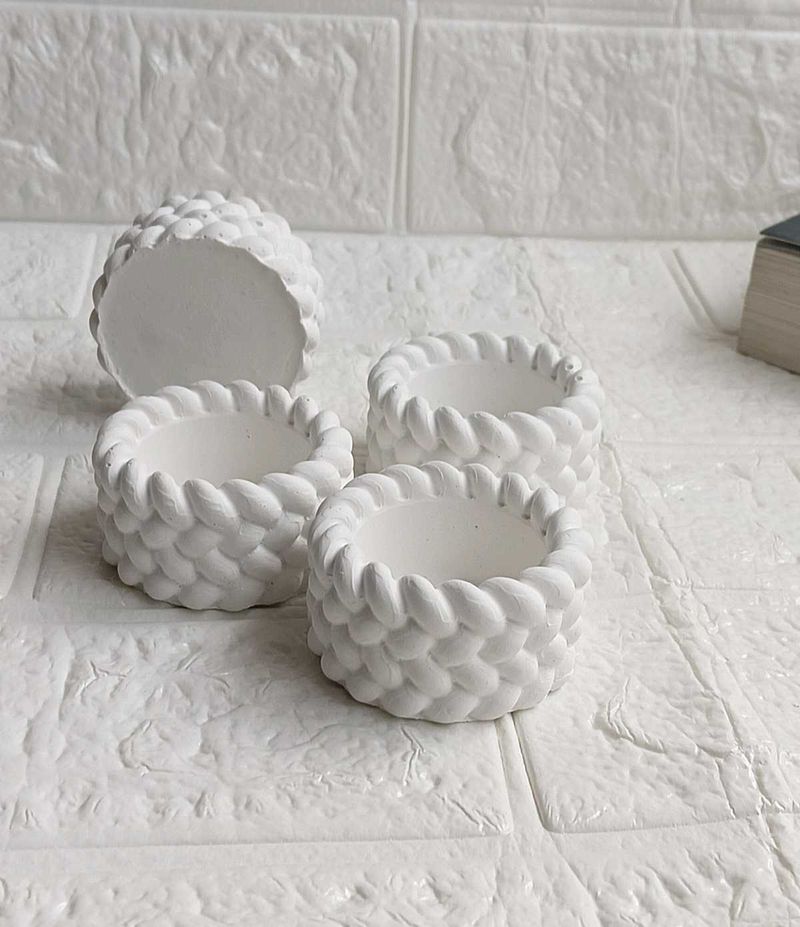 Chunky Knit Design White candle holders