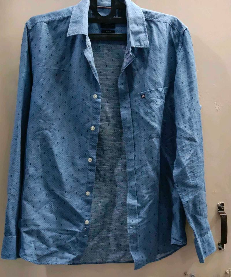 Men's Blue Patterned Button-Up Shirt