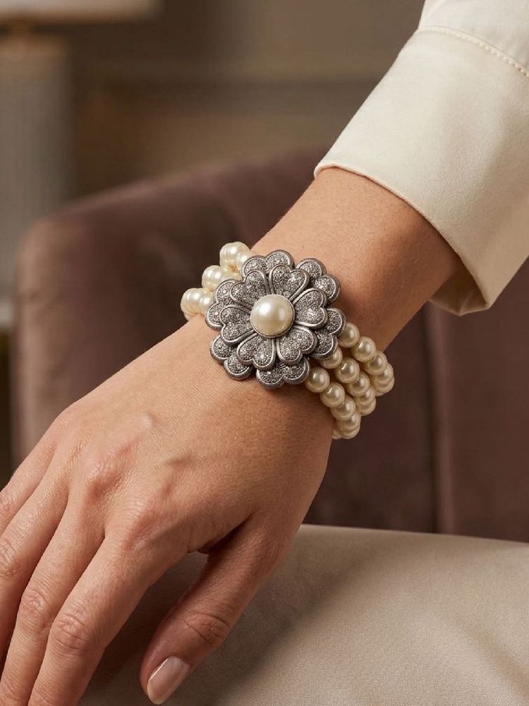 Elegant Pearl &amp; Crystal Flower Bracelet