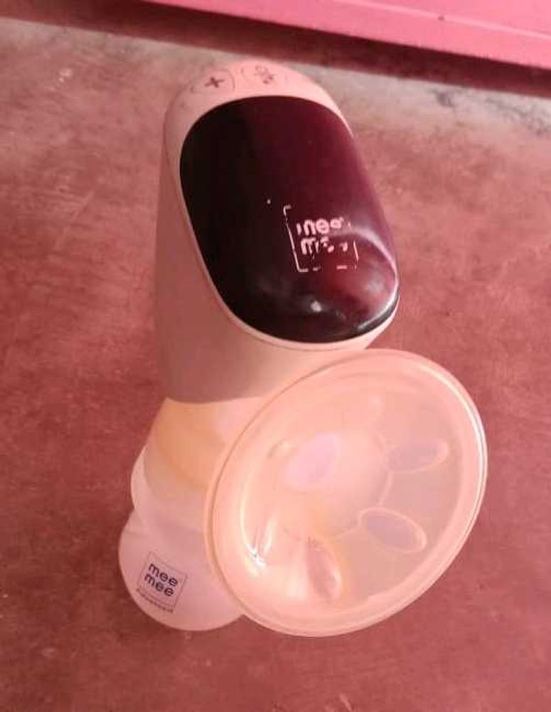 Elertric Brestpump with feeding bottle 🍼