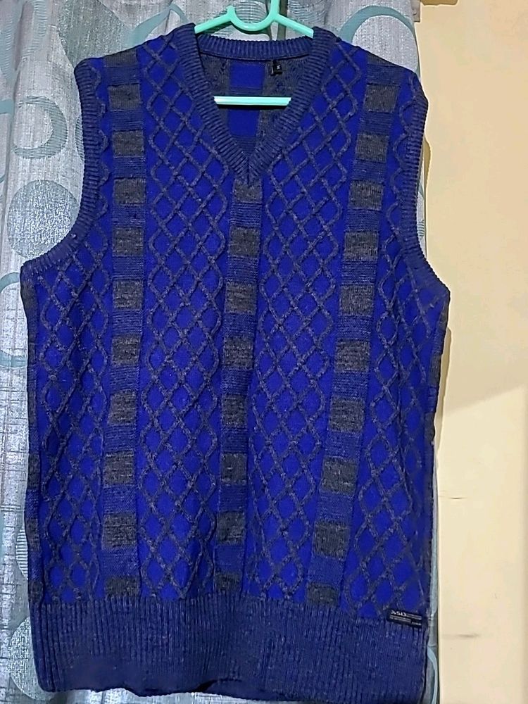 Elegant Sleeveless Sweater For Men