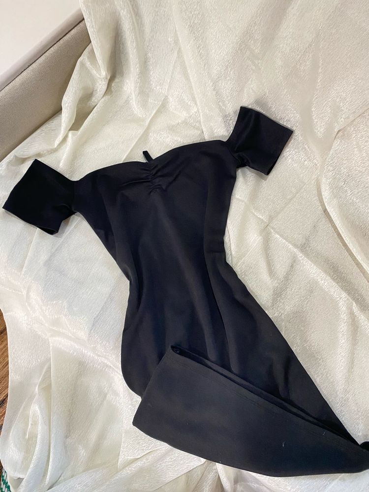 Chic Black Off-Shoulder Dress