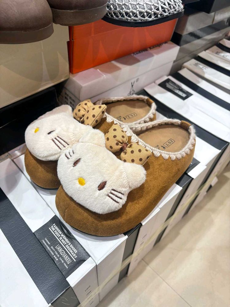 Hello Kitty Chunky Slippers 🥰