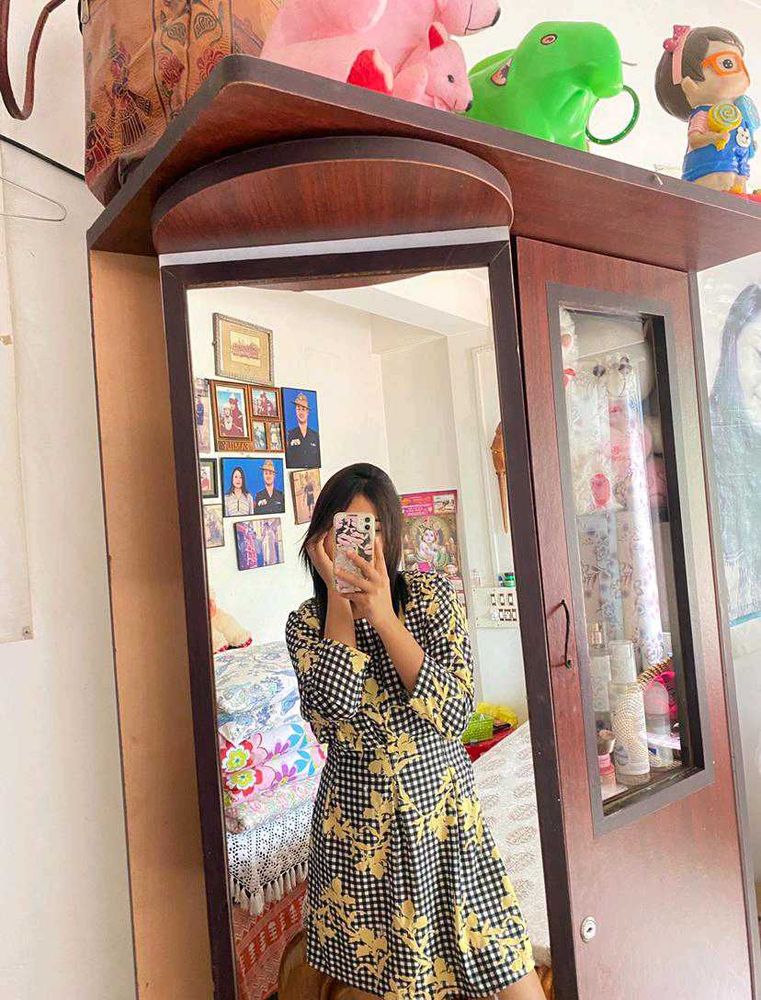 Chic Black &amp; Yellow Gingham Dress
